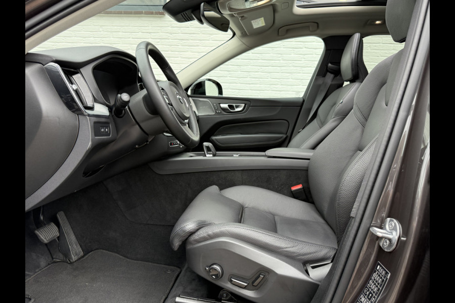Volvo XC60 2.0 T6 Plug-in hybrid AWD Plus Dark | Trekhaak | Pano | Memory | H/K Audio | 360* Camera