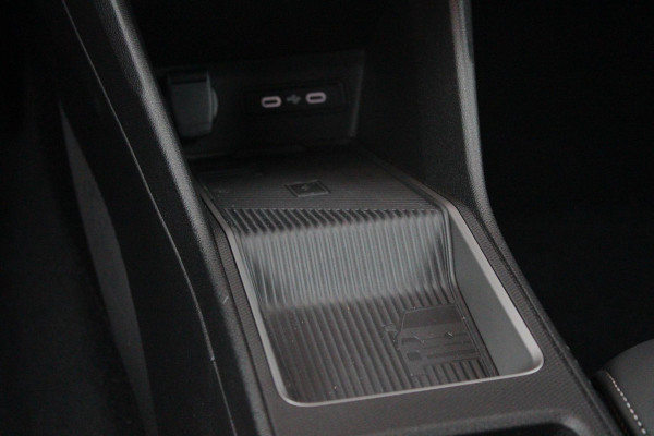 Renault 5 COMFORT RANGE TECHNO 150PK 52 kWh | PACK WINTER TECHNO: ELEKTRISCH VERWARMBARE VOORSTOELEN/ELEKTRISCH VERWARMBAAR STUURWIEL/BESTUUDERSSTOEL MET ELEKTRSCH VERSTELBARE LENDESTEUN/IN HOOGTE VERSTELBARE PASSAGIERSSTOEL | LICHTMETALEN VELGEN 18" | ADAPTIVE CRUISE CONTROL | FULL LED KOPLAMPEN MET FRANSE VLAG | ELEKTRTISCH INKLABARE EN VERWARMBARE BUITENSPIEGELS | ACHTERUITRIJ CAMERA | SFEER VERLICHTING | GOOGLE MAPS NAVIGATIE | DRAADLOZE TELEFOONLADER | PRIVACY GLASS | 100KW SNELLAAD FUNCTIE | DRAADLOZE APPLE CARPLAY/ANDROID AUTO | DAB+ RADIO |