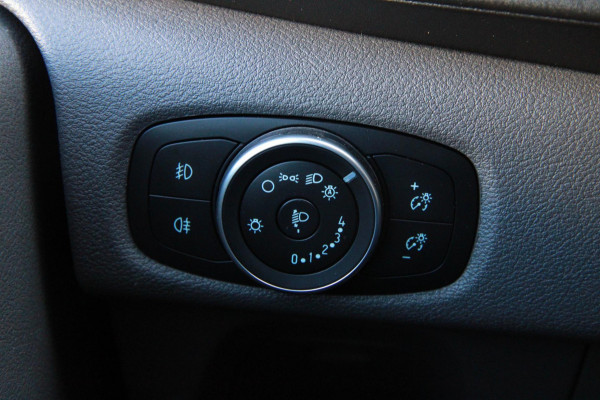 Ford Transit Custom 300 2.0 TDCI L2H1 Limited DC / 5 Pers / Sync 3 / Trekhaak
