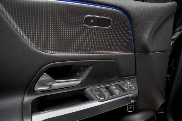 Mercedes-Benz EQB 250 Navi Leer 360° Camera Stoelverwarming PTS LM velgen Zwarte binnenhemel Elektr. bedienbare achterklep BTW auto!  SOH: 96,4%