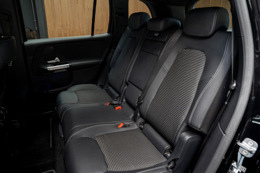 Mercedes-Benz EQB 250 Navi Leer 360° Camera Stoelverwarming PTS LM velgen Zwarte binnenhemel Elektr. bedienbare achterklep BTW auto!  SOH: 96,4%