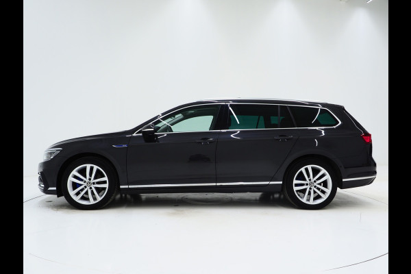Volkswagen Passat Variant 1.4 TSI PHEV GTE | Panoramadak | Leder/Alcantara | Trekhaak | Massage | 360 | Sfeerlicht | Keyless