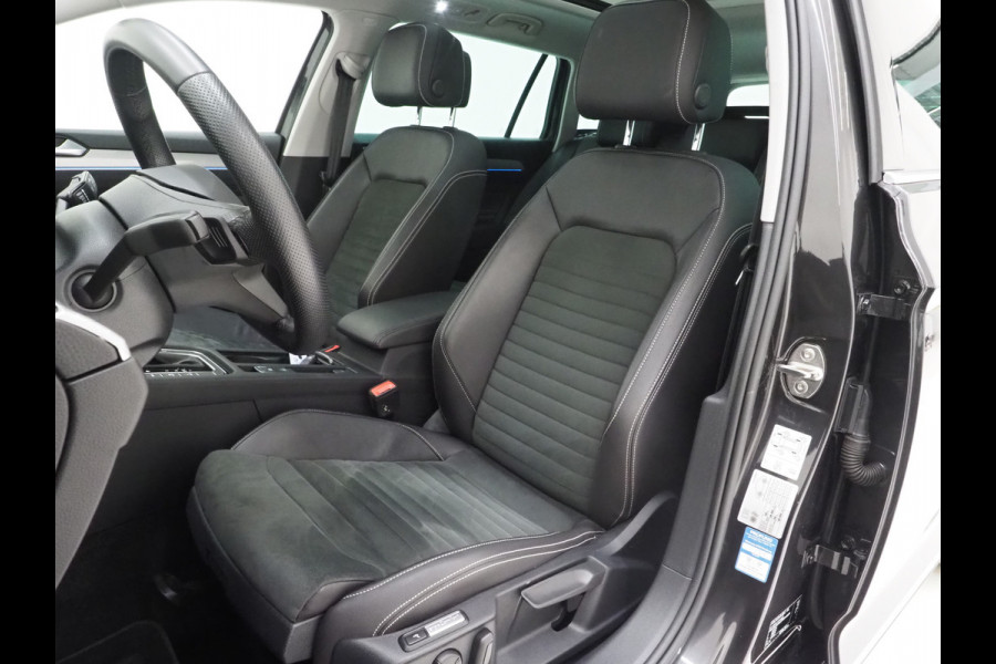 Volkswagen Passat Variant 1.4 TSI PHEV GTE | Panoramadak | Leder/Alcantara | Trekhaak | Massage | 360 | Sfeerlicht | Keyless