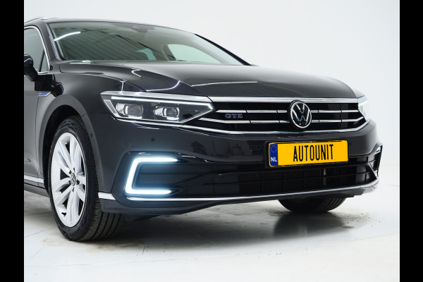 Volkswagen Passat Variant 1.4 TSI PHEV GTE | Panoramadak | Leder/Alcantara | Trekhaak | Massage | 360 | Sfeerlicht | Keyless