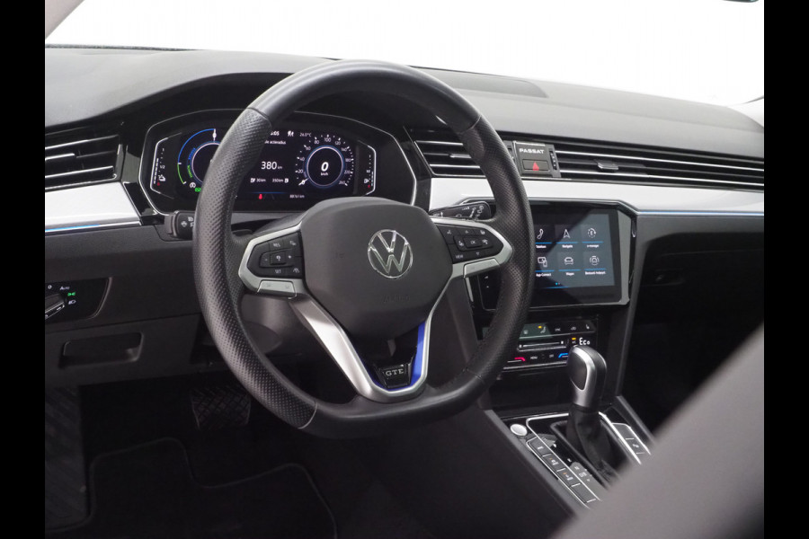 Volkswagen Passat Variant 1.4 TSI PHEV GTE | Panoramadak | Leder/Alcantara | Trekhaak | Massage | 360 | Sfeerlicht | Keyless