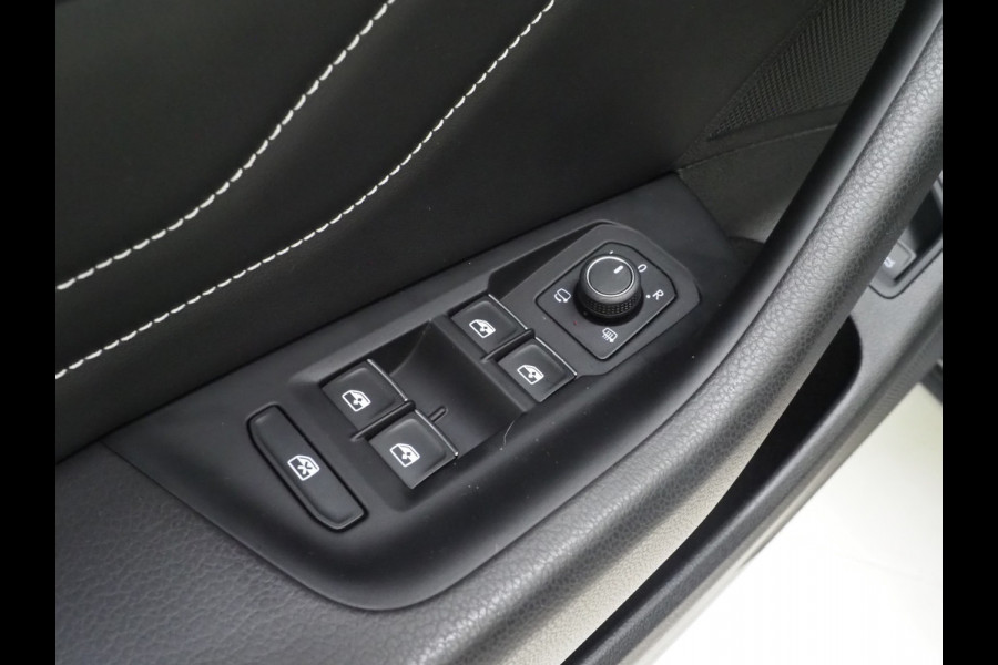 Volkswagen Passat Variant 1.4 TSI PHEV GTE | Panoramadak | Leder/Alcantara | Trekhaak | Massage | 360 | Sfeerlicht | Keyless