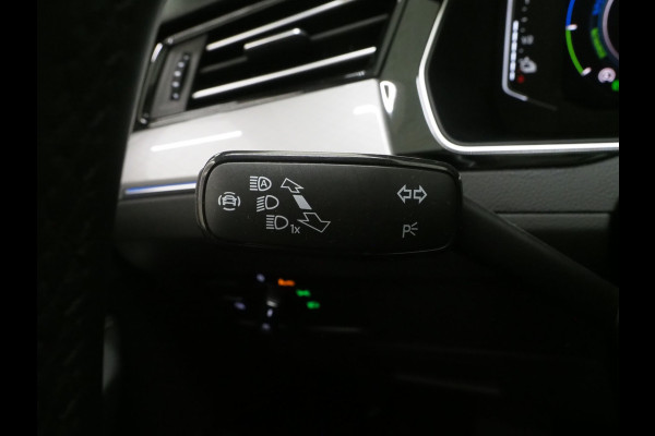 Volkswagen Passat Variant 1.4 TSI PHEV GTE | Panoramadak | Leder/Alcantara | Trekhaak | Massage | 360 | Sfeerlicht | Keyless
