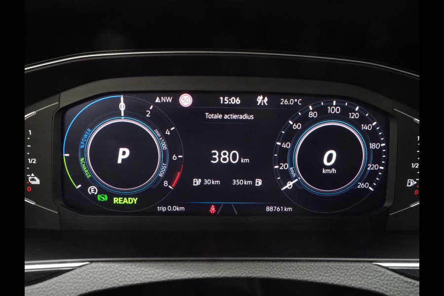 Volkswagen Passat Variant 1.4 TSI PHEV GTE | Panoramadak | Leder/Alcantara | Trekhaak | Massage | 360 | Sfeerlicht | Keyless