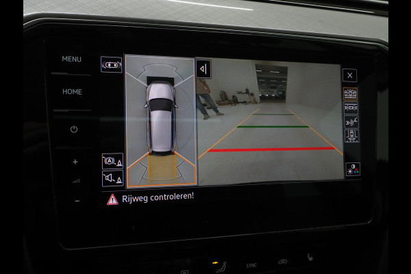 Volkswagen Passat Variant 1.4 TSI PHEV GTE | Panoramadak | Leder/Alcantara | Trekhaak | Massage | 360 | Sfeerlicht | Keyless