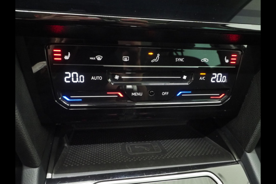 Volkswagen Passat Variant 1.4 TSI PHEV GTE | Panoramadak | Leder/Alcantara | Trekhaak | Massage | 360 | Sfeerlicht | Keyless