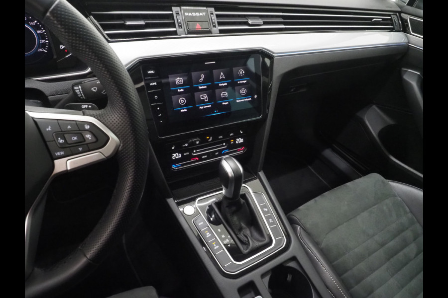 Volkswagen Passat Variant 1.4 TSI PHEV GTE | Panoramadak | Leder/Alcantara | Trekhaak | Massage | 360 | Sfeerlicht | Keyless