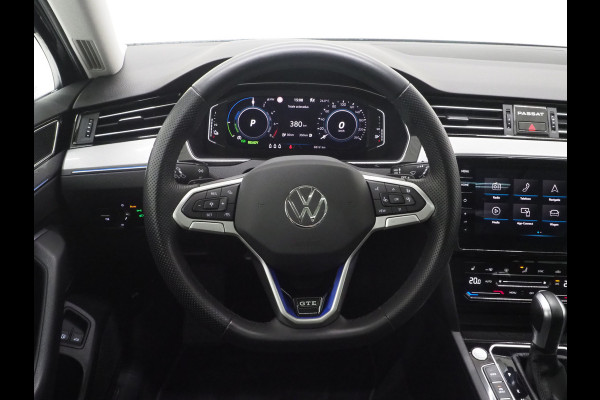 Volkswagen Passat Variant 1.4 TSI PHEV GTE | Panoramadak | Leder/Alcantara | Trekhaak | Massage | 360 | Sfeerlicht | Keyless