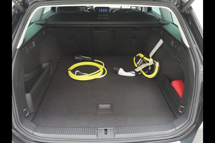 Volkswagen Passat Variant 1.4 TSI PHEV GTE | Panoramadak | Leder/Alcantara | Trekhaak | Massage | 360 | Sfeerlicht | Keyless