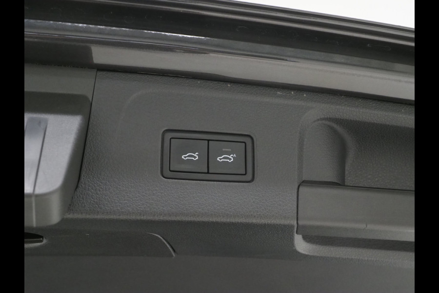 Volkswagen Passat Variant 1.4 TSI PHEV GTE | Panoramadak | Leder/Alcantara | Trekhaak | Massage | 360 | Sfeerlicht | Keyless
