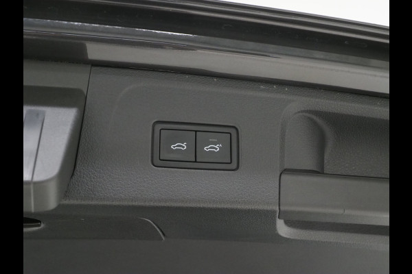 Volkswagen Passat Variant 1.4 TSI PHEV GTE | Panoramadak | Leder/Alcantara | Trekhaak | Massage | 360 | Sfeerlicht | Keyless
