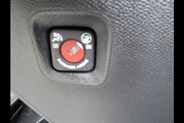 Peugeot 2008 1.2 automaat PureTech 130 GT uitvoering 1e eigenaar !!!