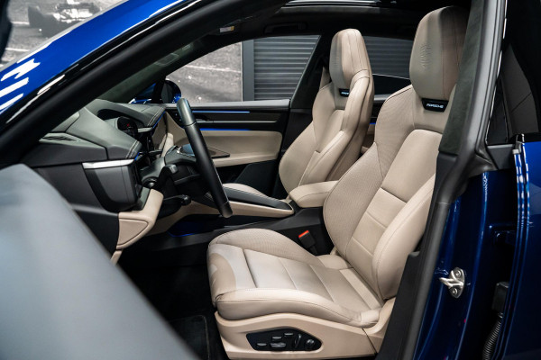 Porsche Macan Turbo 100 kWh *Burmester / Vierwielbesturing / Bijrijder-Display / Stoelventilatie / Panorama / 18-wegs / HUD / Keyless*