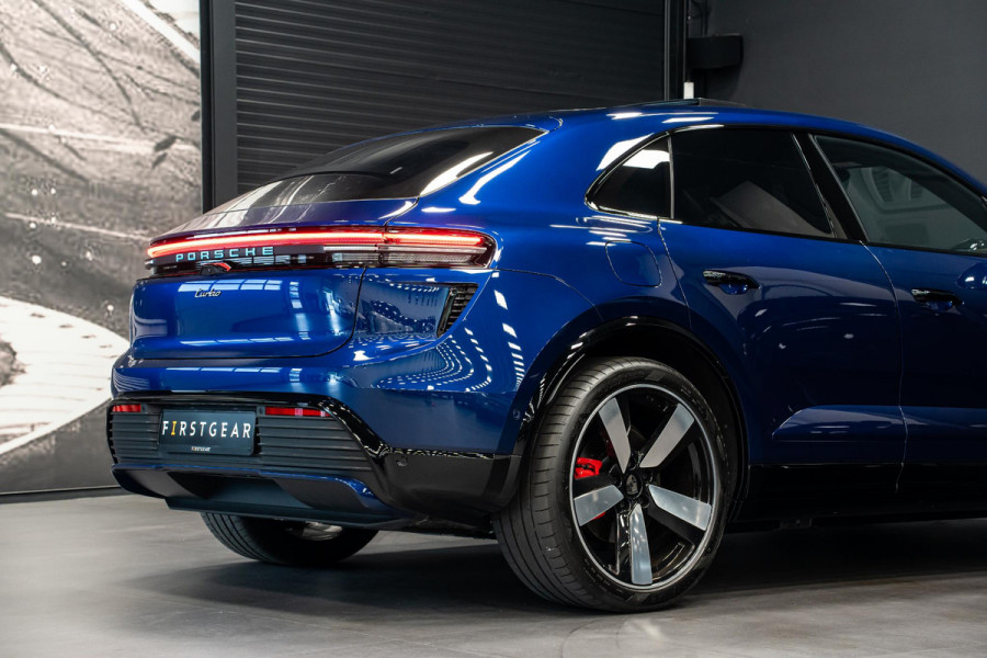 Porsche Macan Turbo 100 kWh *Burmester / Vierwielbesturing / Bijrijder-Display / Stoelventilatie / Panorama / 18-wegs / HUD / Keyless*