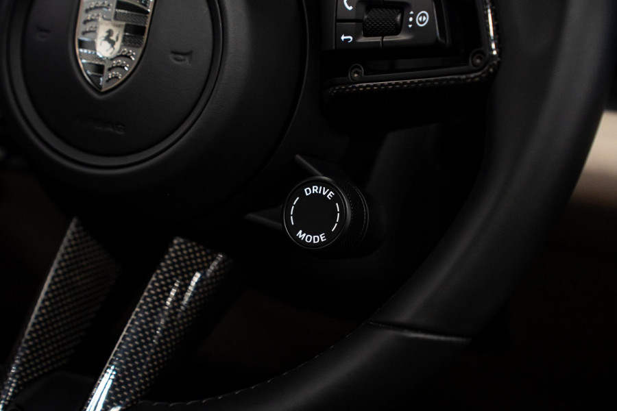 Porsche Macan Turbo 100 kWh *Burmester / Vierwielbesturing / Bijrijder-Display / Stoelventilatie / Panorama / 18-wegs / HUD / Keyless*