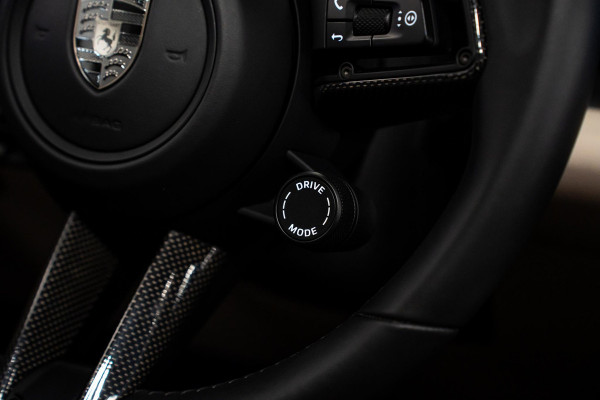 Porsche Macan Turbo 100 kWh *Burmester / Vierwielbesturing / Bijrijder-Display / Stoelventilatie / Panorama / 18-wegs / HUD / Keyless*
