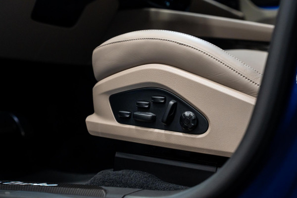 Porsche Macan Turbo 100 kWh *Burmester / Vierwielbesturing / Bijrijder-Display / Stoelventilatie / Panorama / 18-wegs / HUD / Keyless*