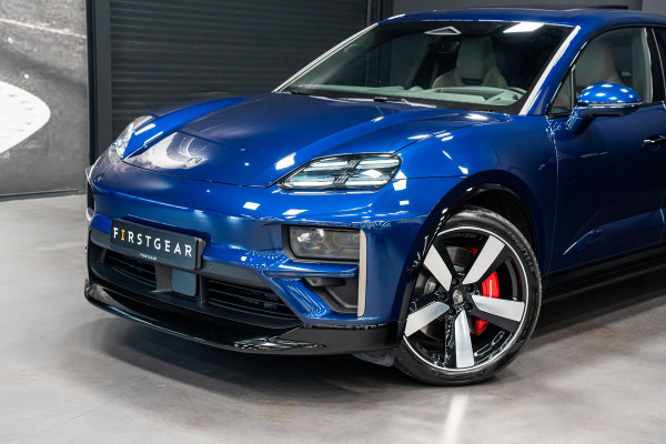Porsche Macan Turbo 100 kWh *Burmester / Vierwielbesturing / Bijrijder-Display / Stoelventilatie / Panorama / 18-wegs / HUD / Keyless*