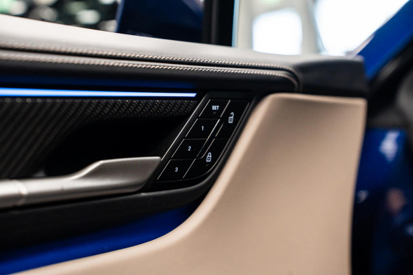 Porsche Macan Turbo 100 kWh *Burmester / Vierwielbesturing / Bijrijder-Display / Stoelventilatie / Panorama / 18-wegs / HUD / Keyless*