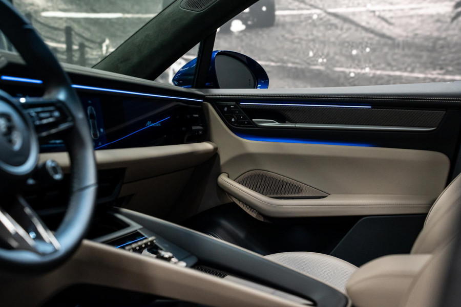 Porsche Macan Turbo 100 kWh *Burmester / Vierwielbesturing / Bijrijder-Display / Stoelventilatie / Panorama / 18-wegs / HUD / Keyless*