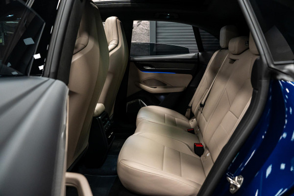 Porsche Macan Turbo 100 kWh *Burmester / Vierwielbesturing / Bijrijder-Display / Stoelventilatie / Panorama / 18-wegs / HUD / Keyless*