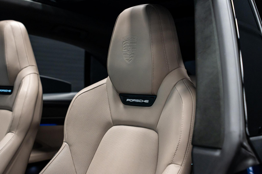 Porsche Macan Turbo 100 kWh *Burmester / Vierwielbesturing / Bijrijder-Display / Stoelventilatie / Panorama / 18-wegs / HUD / Keyless*