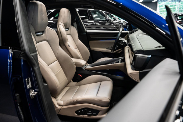Porsche Macan Turbo 100 kWh *Burmester / Vierwielbesturing / Bijrijder-Display / Stoelventilatie / Panorama / 18-wegs / HUD / Keyless*