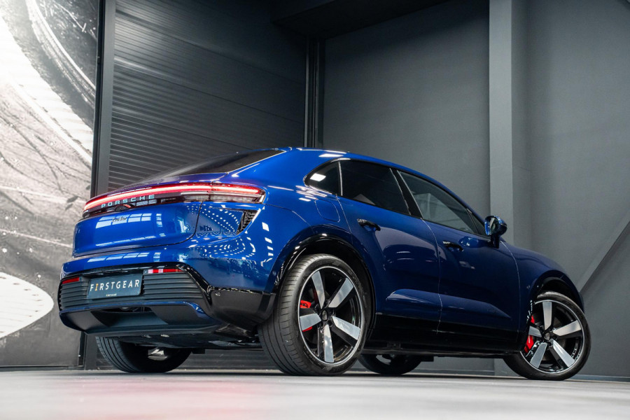 Porsche Macan Turbo 100 kWh *Burmester / Vierwielbesturing / Bijrijder-Display / Stoelventilatie / Panorama / 18-wegs / HUD / Keyless*