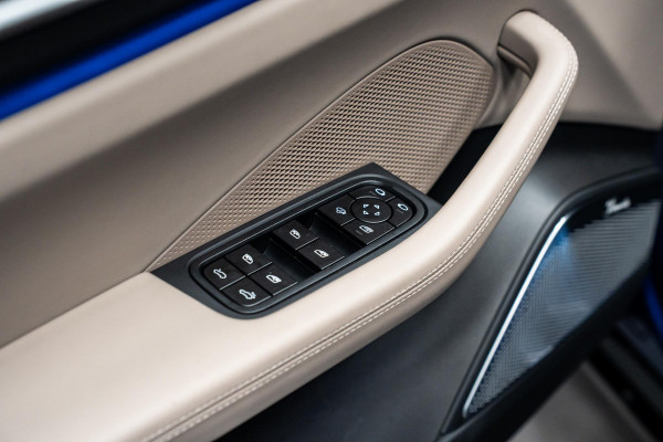 Porsche Macan Turbo 100 kWh *Burmester / Vierwielbesturing / Bijrijder-Display / Stoelventilatie / Panorama / 18-wegs / HUD / Keyless*