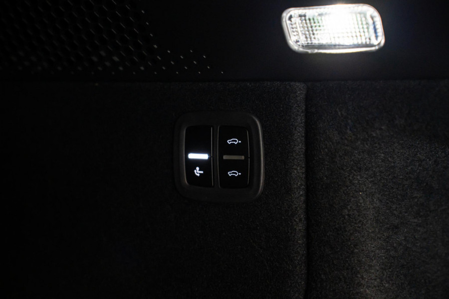 Porsche Macan Turbo 100 kWh *Burmester / Vierwielbesturing / Bijrijder-Display / Stoelventilatie / Panorama / 18-wegs / HUD / Keyless*