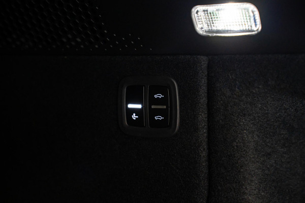 Porsche Macan Turbo 100 kWh *Burmester / Vierwielbesturing / Bijrijder-Display / Stoelventilatie / Panorama / 18-wegs / HUD / Keyless*