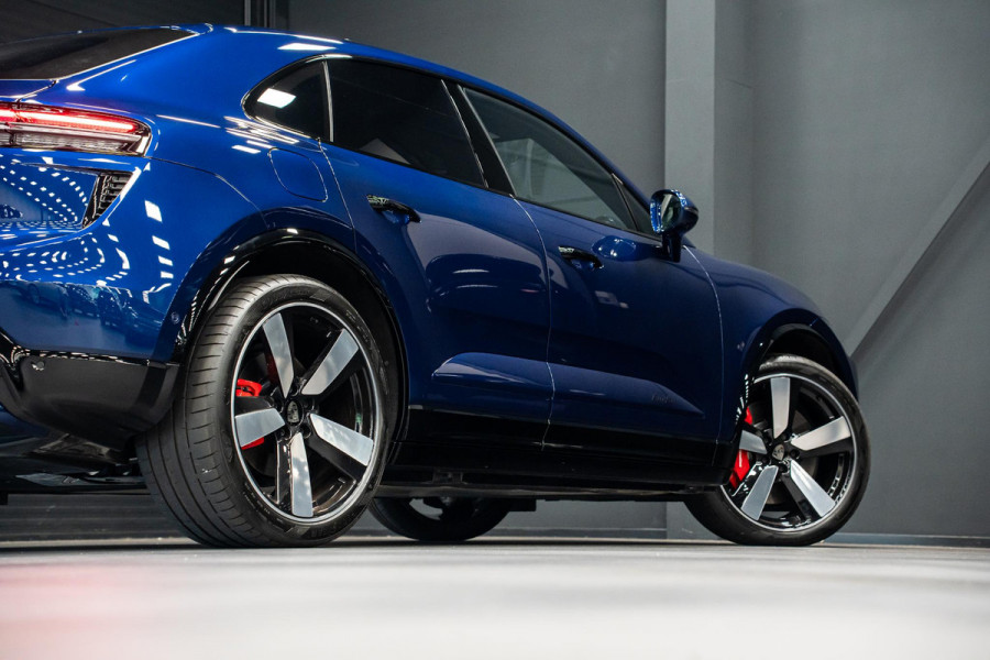 Porsche Macan Turbo 100 kWh *Burmester / Vierwielbesturing / Bijrijder-Display / Stoelventilatie / Panorama / 18-wegs / HUD / Keyless*