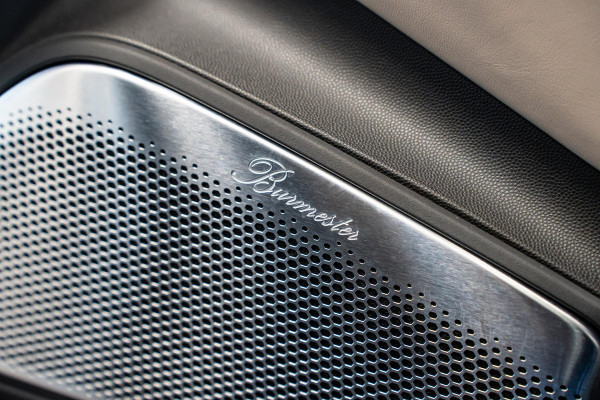 Porsche Macan Turbo 100 kWh *Burmester / Vierwielbesturing / Bijrijder-Display / Stoelventilatie / Panorama / 18-wegs / HUD / Keyless*