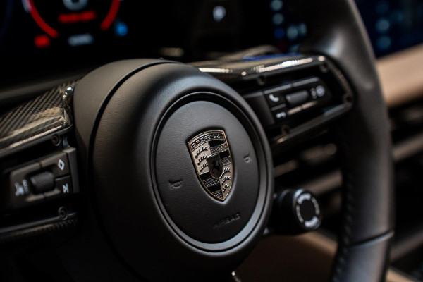 Porsche Macan Turbo 100 kWh *Burmester / Vierwielbesturing / Bijrijder-Display / Stoelventilatie / Panorama / 18-wegs / HUD / Keyless*