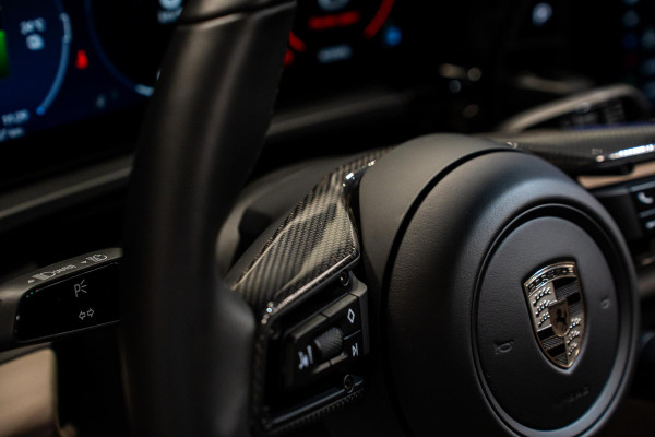 Porsche Macan Turbo 100 kWh *Burmester / Vierwielbesturing / Bijrijder-Display / Stoelventilatie / Panorama / 18-wegs / HUD / Keyless*