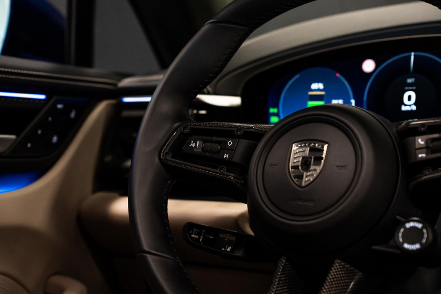 Porsche Macan Turbo 100 kWh *Burmester / Vierwielbesturing / Bijrijder-Display / Stoelventilatie / Panorama / 18-wegs / HUD / Keyless*