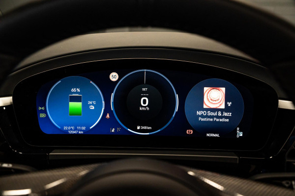 Porsche Macan Turbo 100 kWh *Burmester / Vierwielbesturing / Bijrijder-Display / Stoelventilatie / Panorama / 18-wegs / HUD / Keyless*