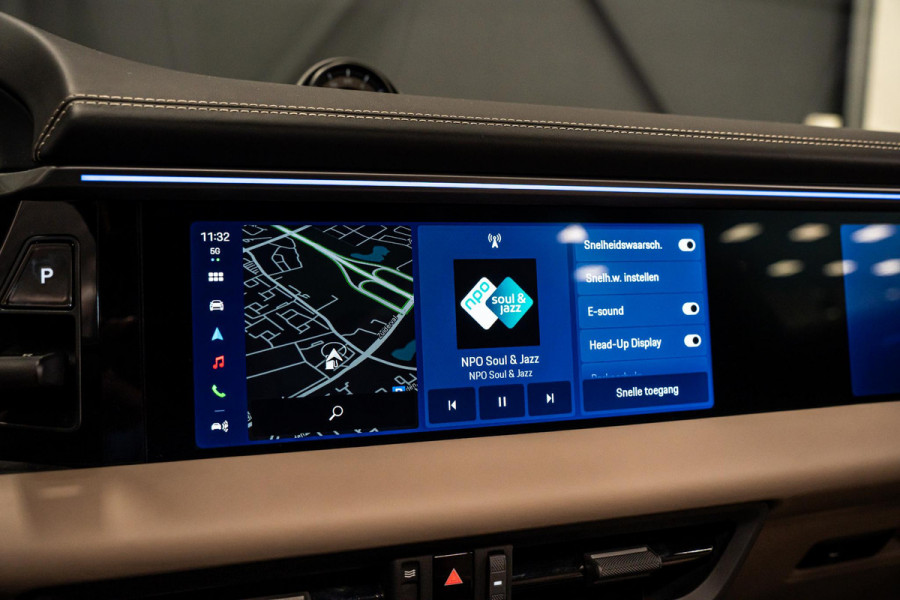 Porsche Macan Turbo 100 kWh *Burmester / Vierwielbesturing / Bijrijder-Display / Stoelventilatie / Panorama / 18-wegs / HUD / Keyless*