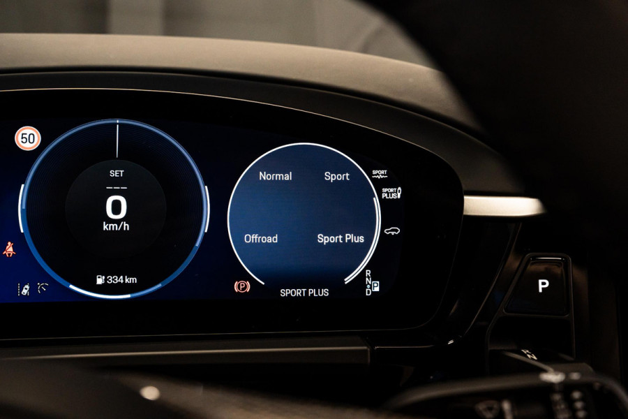 Porsche Macan Turbo 100 kWh *Burmester / Vierwielbesturing / Bijrijder-Display / Stoelventilatie / Panorama / 18-wegs / HUD / Keyless*