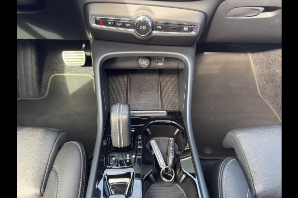 Volvo XC40 2.0 D3 R-Design | Camera | Led | 19 "| Leder |  Panoramadak | Trekhaak | Geheugen |
