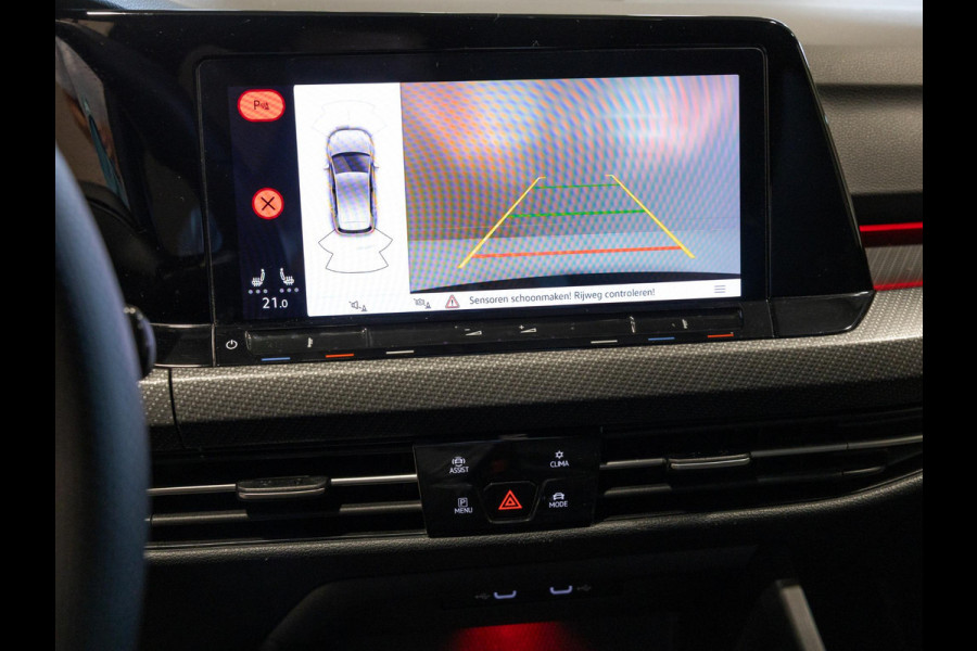 Volkswagen Golf 1.5 eTSI R-Line Business+ / 150pk / Achteruitrij camera / Stoelverwarming /