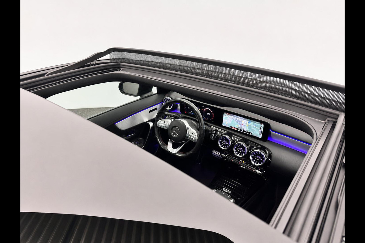 Mercedes-Benz CLA-Klasse Shooting Brake 180 Business Solution AMG Panoramadak Trekhaak Multibeam LED Nightpakket