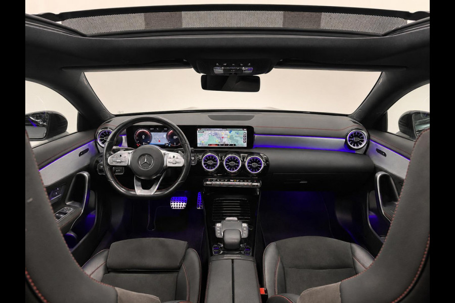 Mercedes-Benz CLA-Klasse Shooting Brake 180 Business Solution AMG Panoramadak Trekhaak Multibeam LED Nightpakket