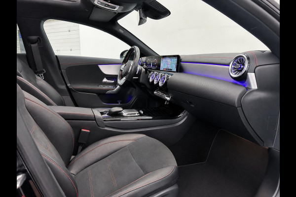 Mercedes-Benz CLA-Klasse Shooting Brake 180 Business Solution AMG Panoramadak Trekhaak Multibeam LED Nightpakket