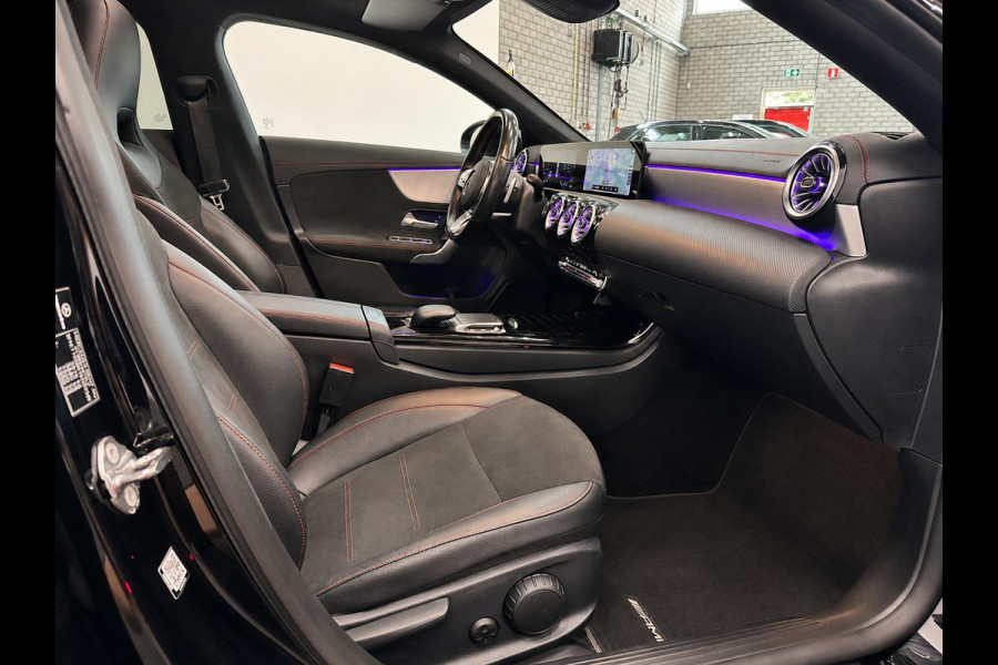 Mercedes-Benz CLA-Klasse Shooting Brake 180 Business Solution AMG Panoramadak Trekhaak Multibeam LED Nightpakket