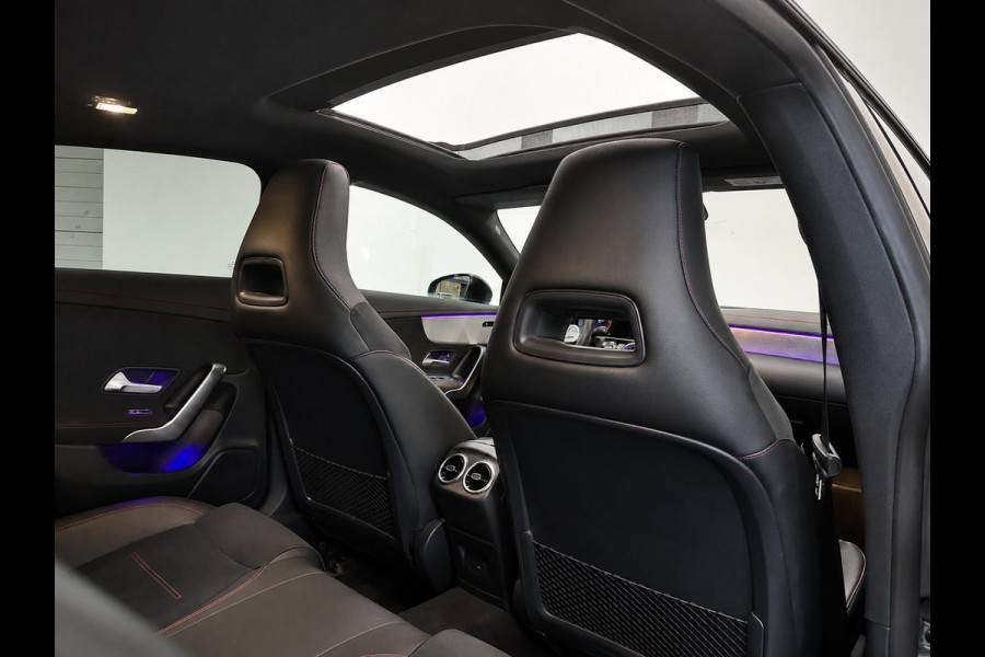 Mercedes-Benz CLA-Klasse Shooting Brake 180 Business Solution AMG Panoramadak Trekhaak Multibeam LED Nightpakket